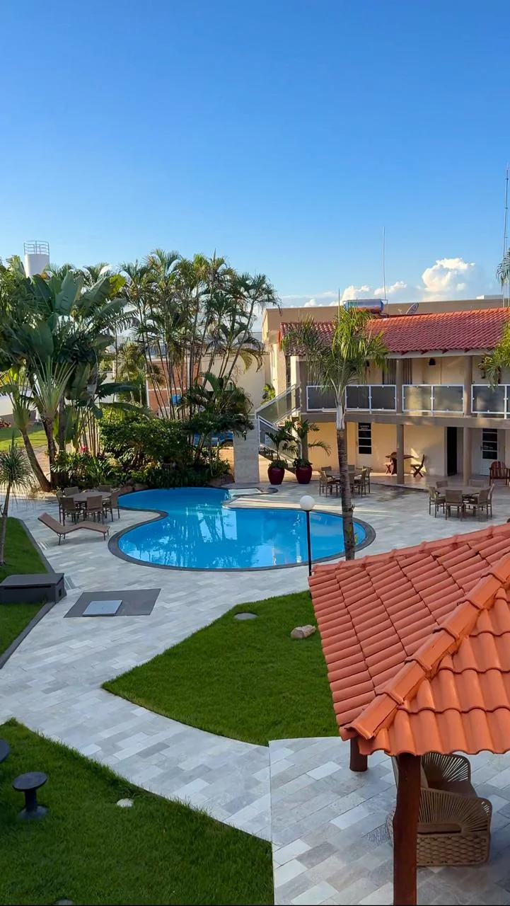 Piscina e Jardim